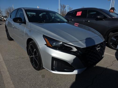 2025 Nissan Altima SR