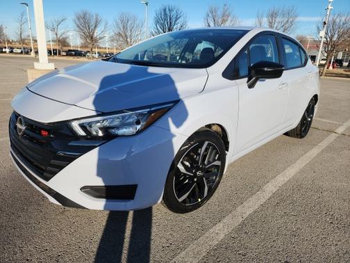 2025 Nissan Versa 1.6 SR