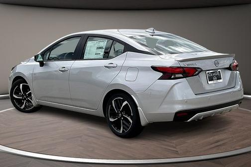 Brilliant Silver Metallic 2025 Nissan Versa 1.6 SR