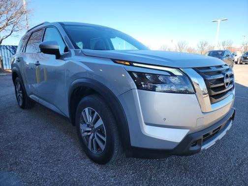 2025 Nissan Pathfinder SL