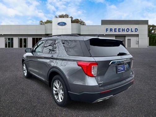 CARBONIZED GRAY METALLIC 2022 Ford Explorer XLT