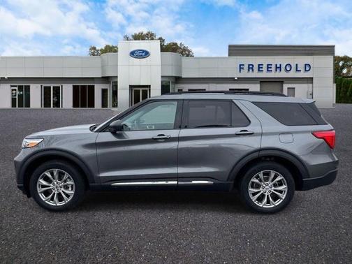 CARBONIZED GRAY METALLIC 2022 Ford Explorer XLT