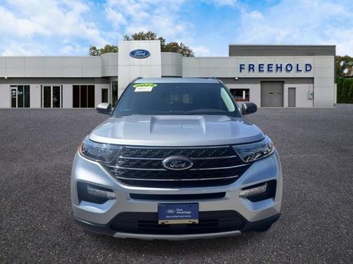 ICONIC SILVER METALLIC 2022 Ford Explorer XLT