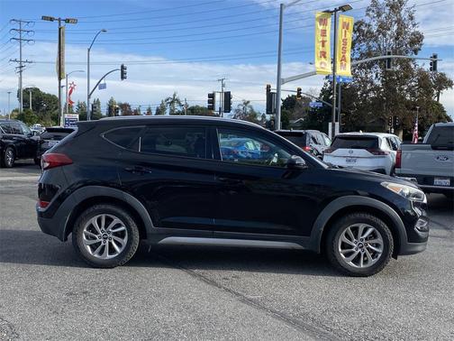 2017 Hyundai TUCSON SE