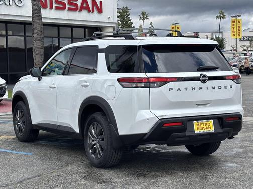 2026 Nissan Pathfinder SV