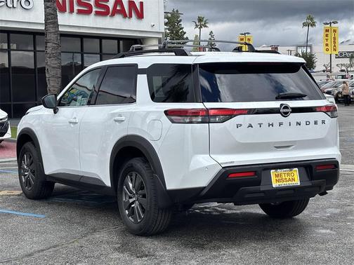 2026 Nissan Pathfinder SV