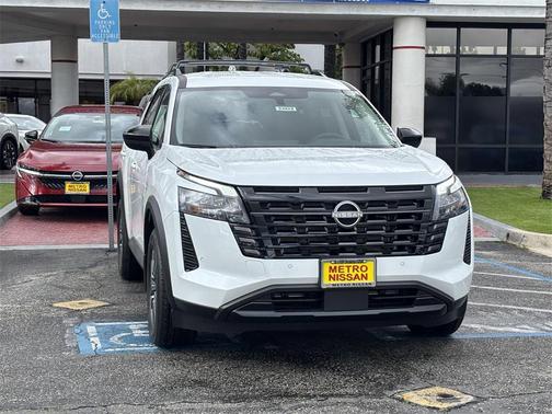 2026 Nissan Pathfinder SV