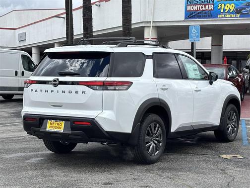 2026 Nissan Pathfinder SV
