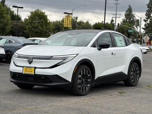 White Pearl 2026 Nissan Leaf PLATINUM+