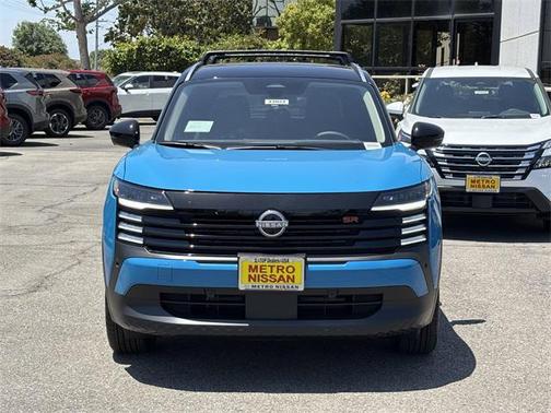 2025 Nissan Kicks SR