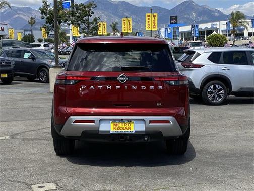 2025 Nissan Pathfinder SL FWD
