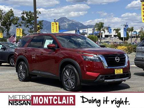 2025 Nissan Pathfinder SL FWD