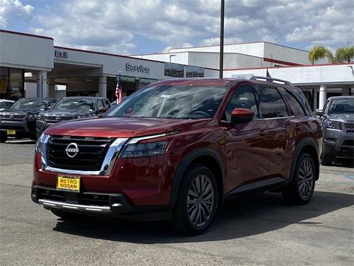 2025 Nissan Pathfinder SL FWD