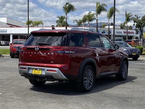 2025 Nissan Pathfinder SL FWD