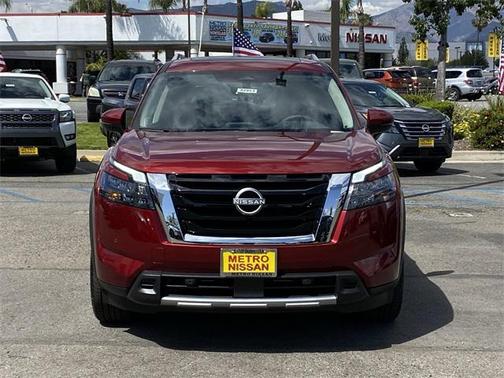 2025 Nissan Pathfinder SL FWD