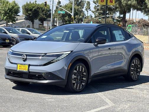 Boulder Gray Pearl/Black 2026 Nissan Leaf PLATINUM+