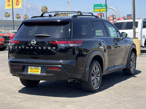 Super Black 2026 Nissan Pathfinder SV