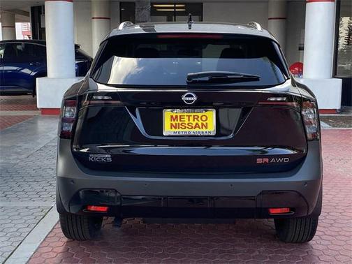 2025 Nissan Kicks SR