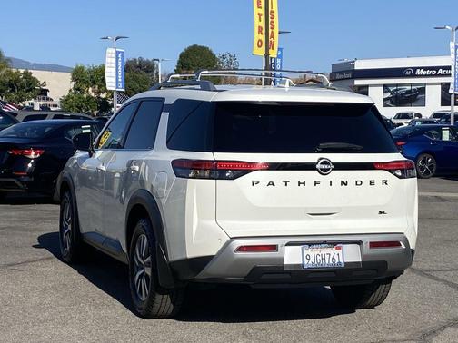 2023 Nissan Pathfinder SL FWD