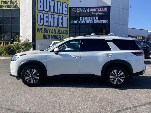 2023 Nissan Pathfinder SL FWD