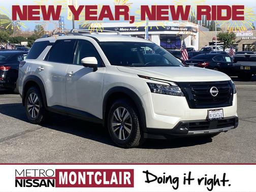 2023 Nissan Pathfinder SL FWD