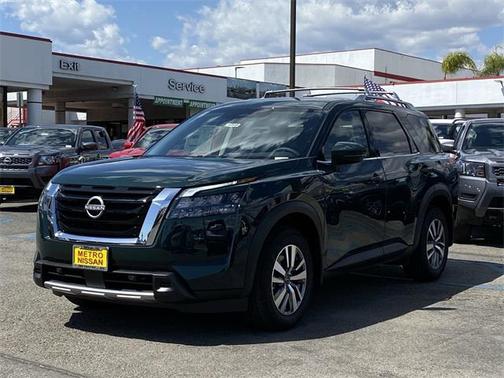2025 Nissan Pathfinder SL FWD