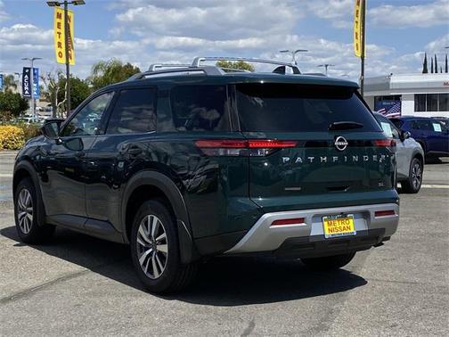 2025 Nissan Pathfinder SL FWD