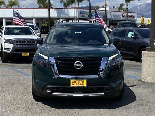 2025 Nissan Pathfinder SL FWD