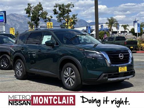 2025 Nissan Pathfinder SL FWD