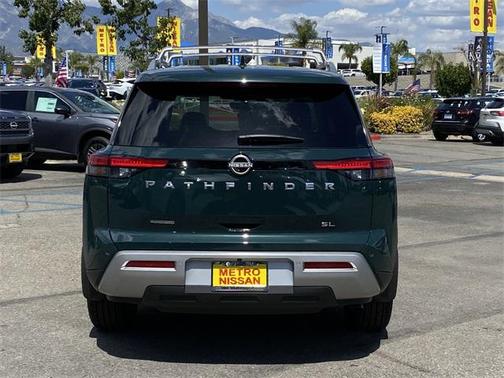 2025 Nissan Pathfinder SL FWD