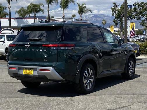 2025 Nissan Pathfinder SL FWD