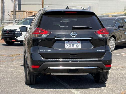 Magnetic Black Pearl 2019 Nissan Rogue SV