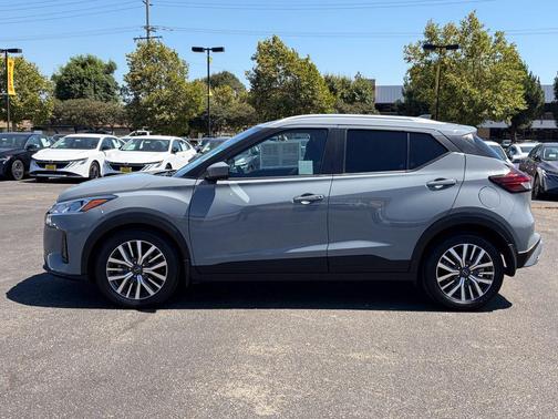 Boulder Gray Pearl 2024 Nissan Kicks SV