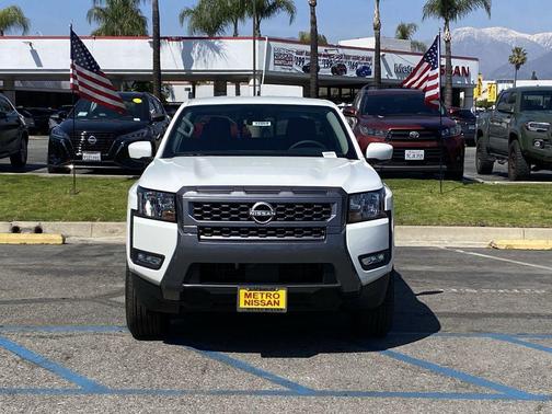 2025 Nissan Frontier SV