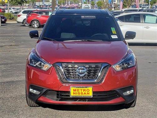 Photo 3 of 30 of 2018 Nissan Kicks SR