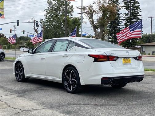 2025 Nissan Altima SR FWD