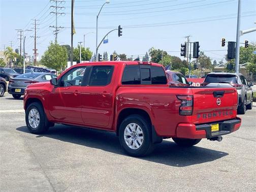 2022 Nissan Frontier SV