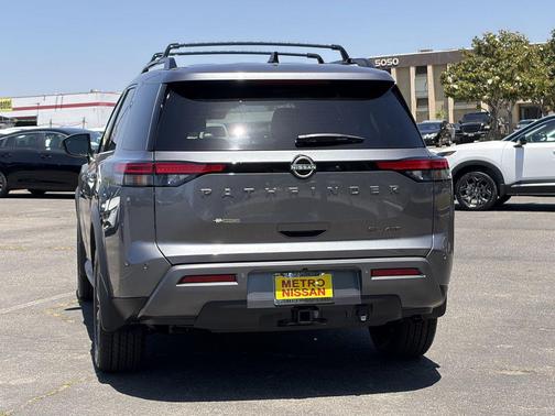 Gun Met 2026 Nissan Pathfinder SL