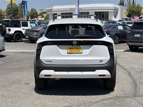 2025 Nissan Kicks SR