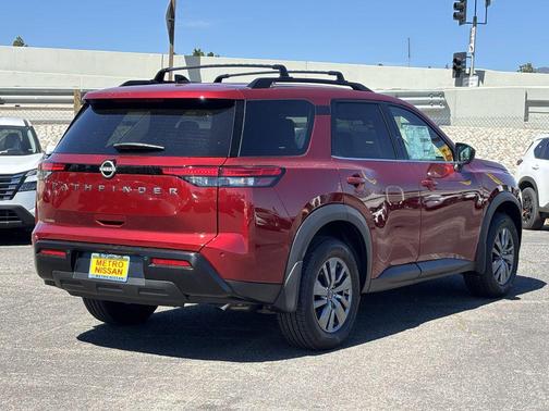 2026 Nissan Pathfinder SV