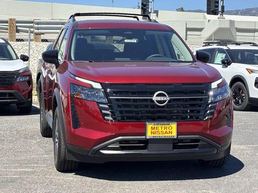 2026 Nissan Pathfinder SV