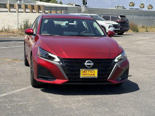 Scarlet 2026 Nissan Altima 2.5 SV