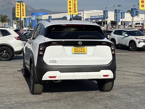 2026 Nissan Kicks SV