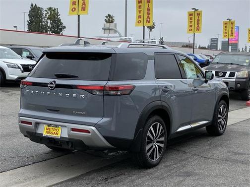 2025 Nissan Pathfinder Platinum FWD