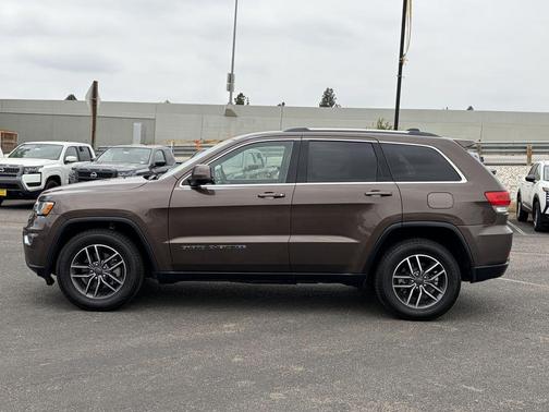 Walnut Brown Metallic Clearcoat 2019 Jeep Grand Cherokee Laredo