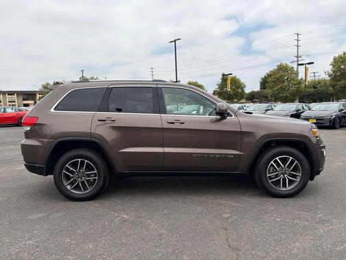 Walnut Brown Metallic Clearcoat 2019 Jeep Grand Cherokee Laredo