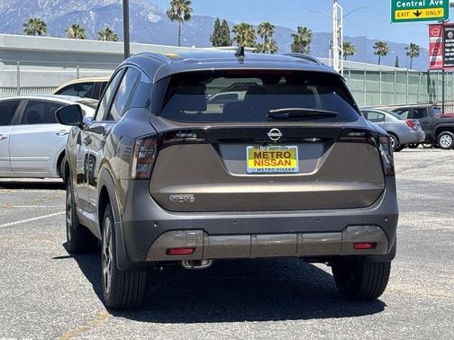 Bronze 2026 Nissan Kicks SV