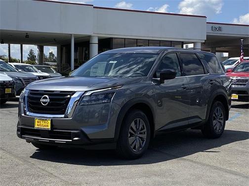 2025 Nissan Pathfinder S FWD