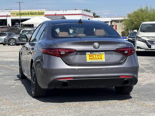 Vesuvio Gray Metallic 2022 Alfa Romeo Giulia Ti