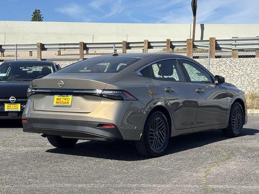 Bronze 2026 Nissan Sentra SV